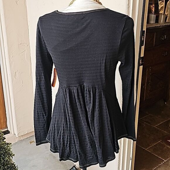 Black lightweight long sleeve studded Halloween top with flared bottom size smal - Picture 4 of 9